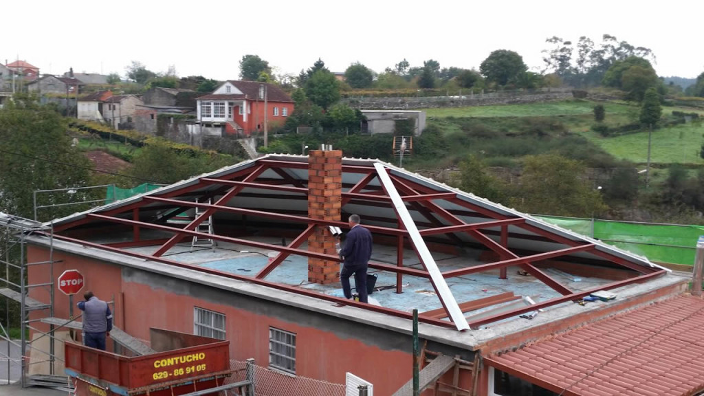 Montaje de cubierta a cuatro aguas - Rodríguez Metal