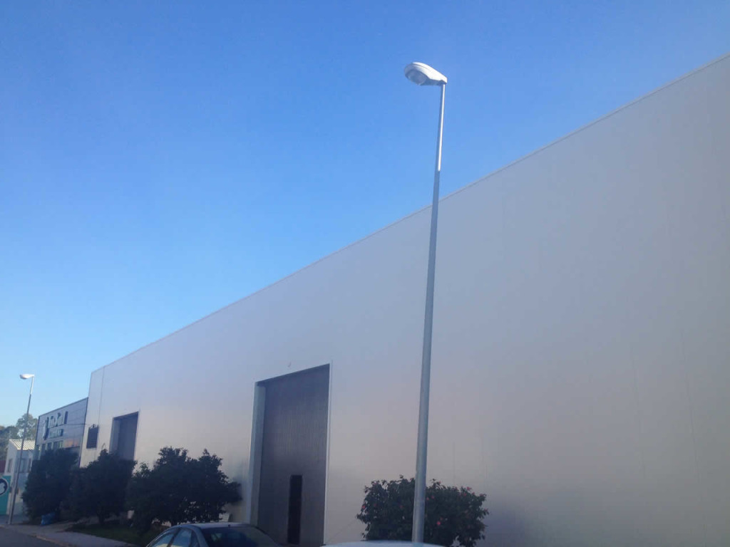 Revestimiento de fachada nave industrial - Construcciones Rodríguez Metal