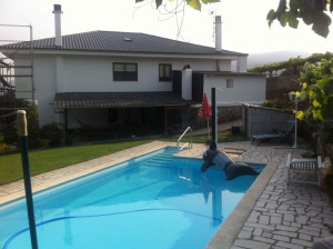 Montaje de cubierta a 4 aguas en panel teja en Pontevedra