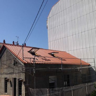 Montaje de Cubierta en Panel Teja en Vigo