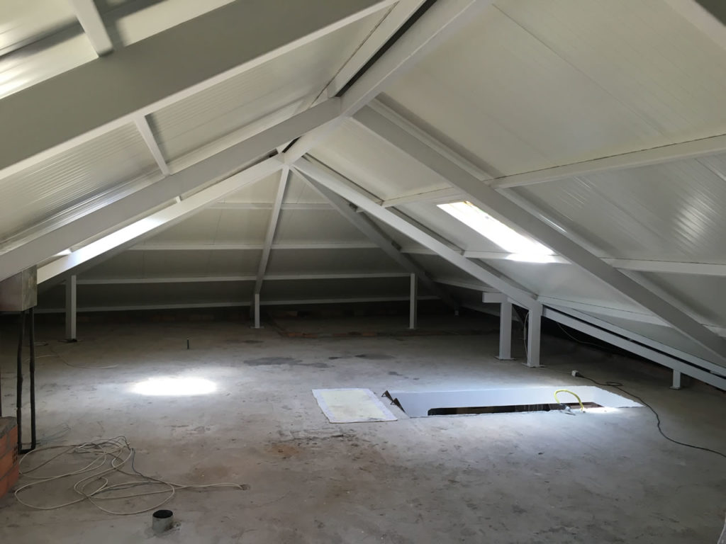 Construcción de tejado a 6 aguas en vivienda en Campolameiro