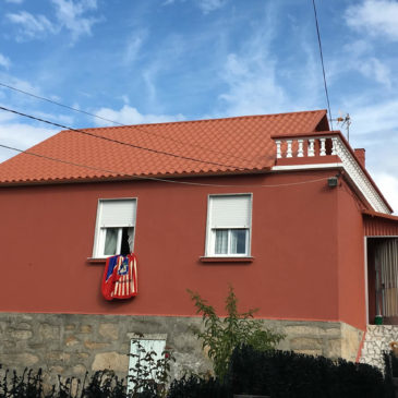 Construcción de tejado en panel teja en Cangas