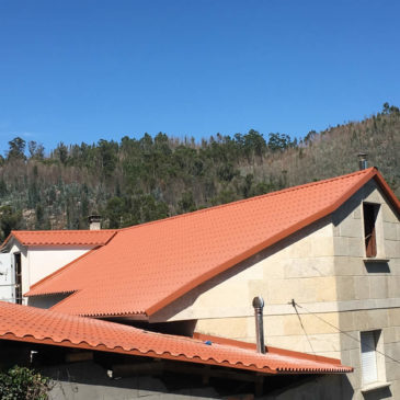 Construcción de tejado a dos aguas en Pontesampaio